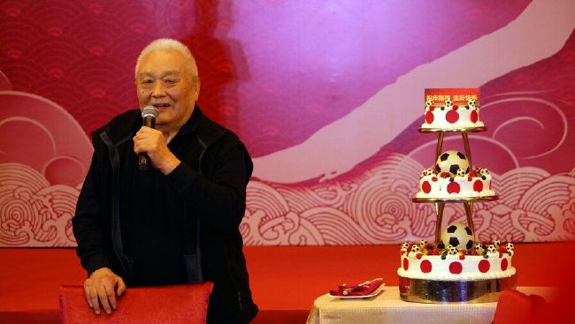 比赛开始，双方开场阶段势均力敌，比分交替领先，浙江内外开花打出13-4的攻击波取得领先，上海强攻内线连投带罚拿分迅速追赶，吴前和陆文博联手拿分帮助球队牢牢占据场上主动，半场战罢浙江58-48领先10分。